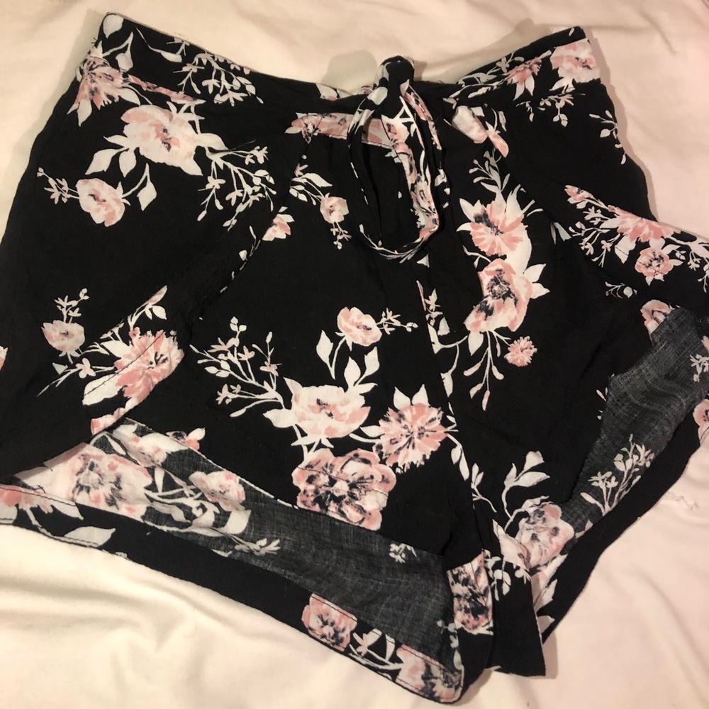 Kendall&kylie floral printed tie up shorts